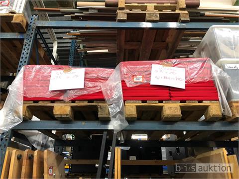 1 Posten Sitzkissen, Stoff, rot, ca. 150 St., auf 2 Paletten